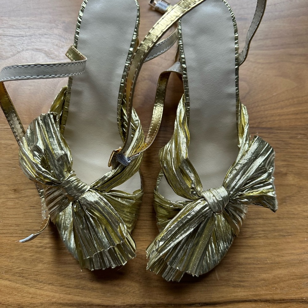 Perfect party shoe! Like Loeffler Randall Dahlia Gold pleated bow NEW sz 7 37